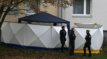 Ein Mädchen ist in Bremen aus einem Fenster gestürzt und den Verletzungen erlegen. / Foto: Kai Moorschlatt/dpa