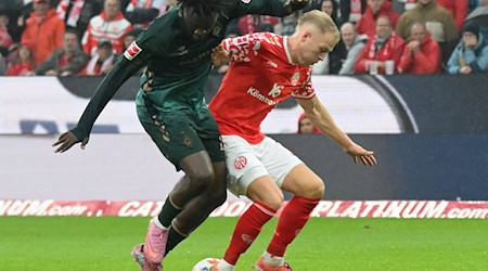 Kam gegen den FSV Mainz 05 nicht zur Geltung: Werder-Stürmer Victor Boniface (l). / Foto: Torsten Silz/dpa