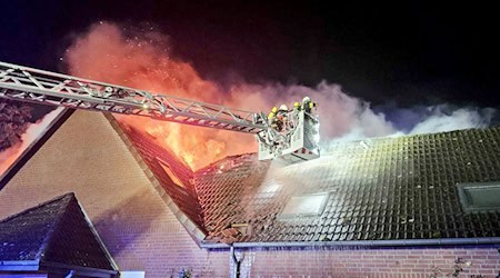 Das Gebäude ist nicht mehr bewohnbar. / Foto: Gemeindefeuerwehr Siedenburg/dpa