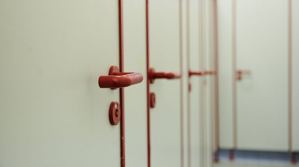 Herkömmliche Toiletten wie diese helfen Menschen mit Schwerbehinderung nicht weiter. (Symbolbild) / Foto: Annette Riedl/dpa