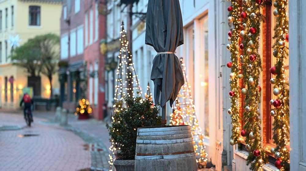 Zum ersten Advent und dem meteorologischen Winterbeginn wird das Wetter mild. (Symbolbild) / Foto: Lars Penning/dpa