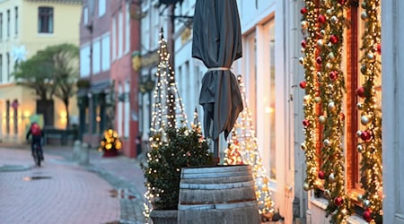 Zum ersten Advent und dem meteorologischen Winterbeginn wird das Wetter mild. (Symbolbild) / Foto: Lars Penning/dpa