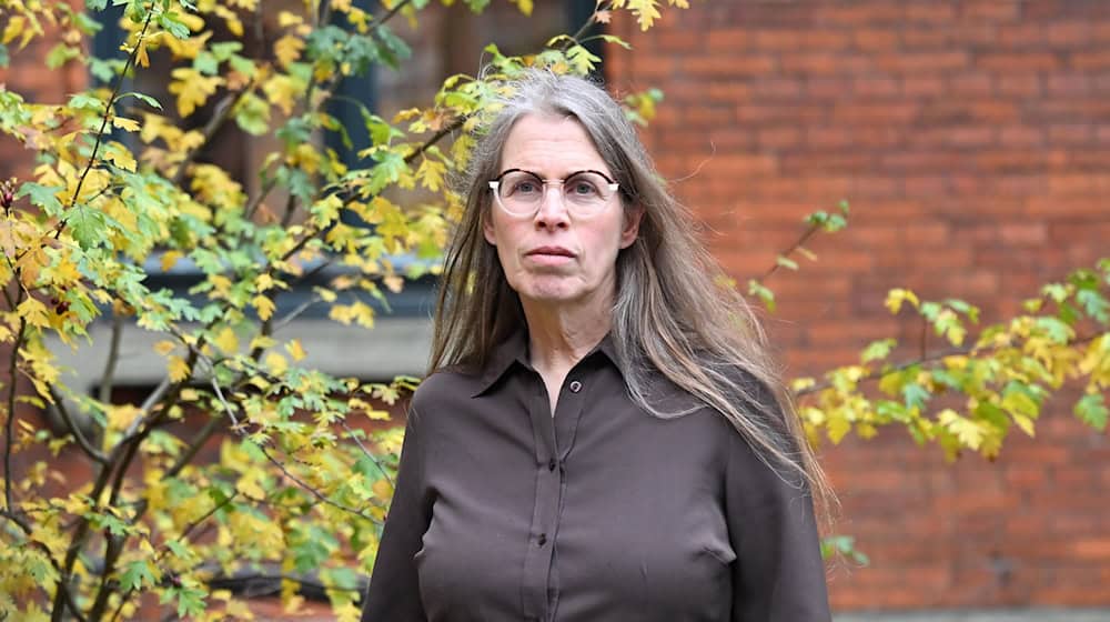 Kerstin Krebs lebt seit ihrer Kindheit mit den Folgen sexualisierter Übergriffe in der Evangelisch-lutherischen Landeskirche Hannovers. / Foto: Shireen Broszies/dpa