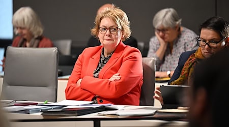 Mit dem neuen Polizeigesetz will Ministerin Behrens unter anderem den Schutz von Opfern häuslicher Gewalt verbessern.  / Foto: Shireen Broszies/dpa