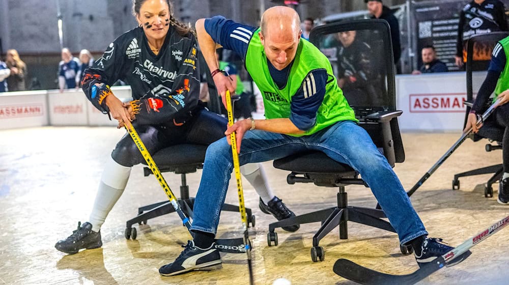 Für das Turnier stellen Unternehmen - von Kanzleien, Arztpraxen bis hin zu internationalen Firmen - ihre besten Leute zusammen. / Foto: Sina Schuldt/dpa