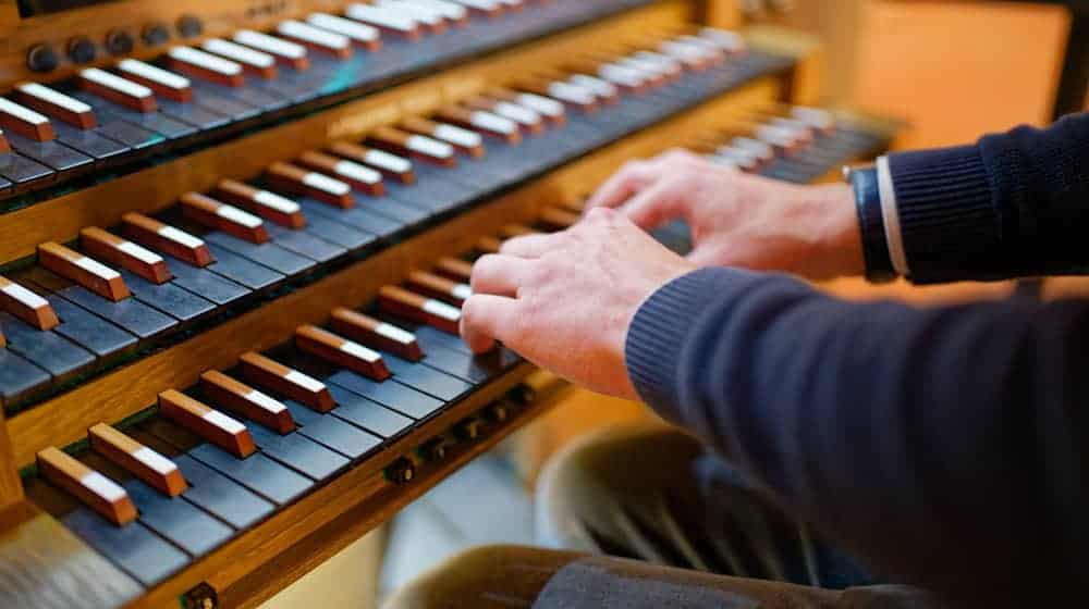 Fehlender Kirchenmusiker-Nachwuchs ist laut Verband evangelischer Kirchenmusikerinnen und Kirchenmusiker in Deutschland (VeM) ein bekanntes Problem bei den Kirchen in ganz Deutschland. (Symbolbild) / Foto: Uwe Anspach/dpa