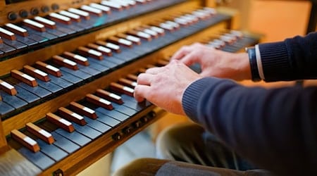 Fehlender Kirchenmusiker-Nachwuchs ist laut Verband evangelischer Kirchenmusikerinnen und Kirchenmusiker in Deutschland (VeM) ein bekanntes Problem bei den Kirchen in ganz Deutschland. (Symbolbild) / Foto: Uwe Anspach/dpa