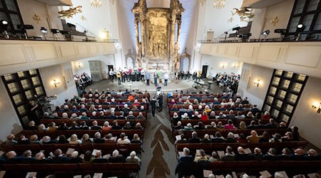 Die EKD-Ratsvorsitzende schlägt in der Frage des Friedens einen veränderten Kurs ein. / Foto: Sebastian Kahnert/dpa