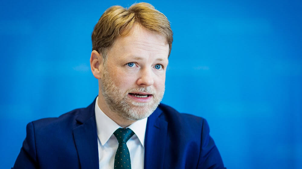 Finanzminister Heere sieht in den Maßnahmen einen Abbau unnötiger Bürokratie. (Archivbild) / Foto: Moritz Frankenberg/dpa