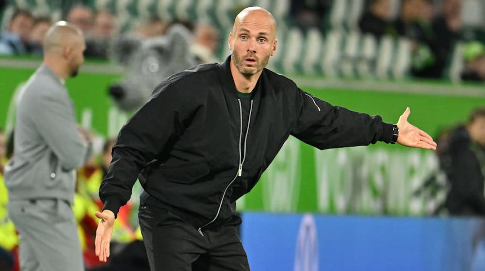 Bleibt vorerst Wolfsburg-Trainer: Der Niederländer Paul Simonis. / Foto: Swen Pförtner/dpa