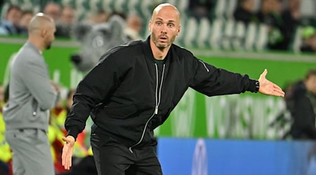 Bleibt vorerst Wolfsburg-Trainer: Der Niederländer Paul Simonis. / Foto: Swen Pförtner/dpa