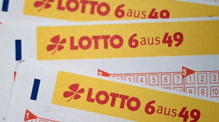 Auf einen Lotto-Spieler aus Niedersachsen wartet ein Millionengewinn. (Symbolbild) / Foto: Federico Gambarini/dpa