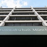 Bei der Staatsanwaltschaft München I läuft ein großes Ermittlungsverfahren gegen ein Geflecht von Putzfirmen und Baudienstleistern. (Symbolbild)  / Foto: Matthias Balk/dpa