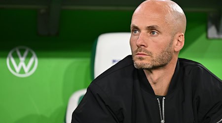 Wolfsburgs Trainer Paul Simonis. / Foto: Swen Pförtner/dpa