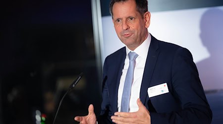 «Es ist nicht möglich, alle Probleme innerhalb eines halben Jahres zu lösen», sagt Lies. / Foto: Sina Schuldt/dpa