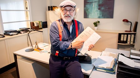 Im ostfriesischen Krimimuseum können Besucher auch die Filmkulissen der Ostfriesenkrimis von Krimiautor Klaus-Peter Wolf besichtigen. (Archivbild)  / Foto: Hauke-Christian Dittrich/dpa