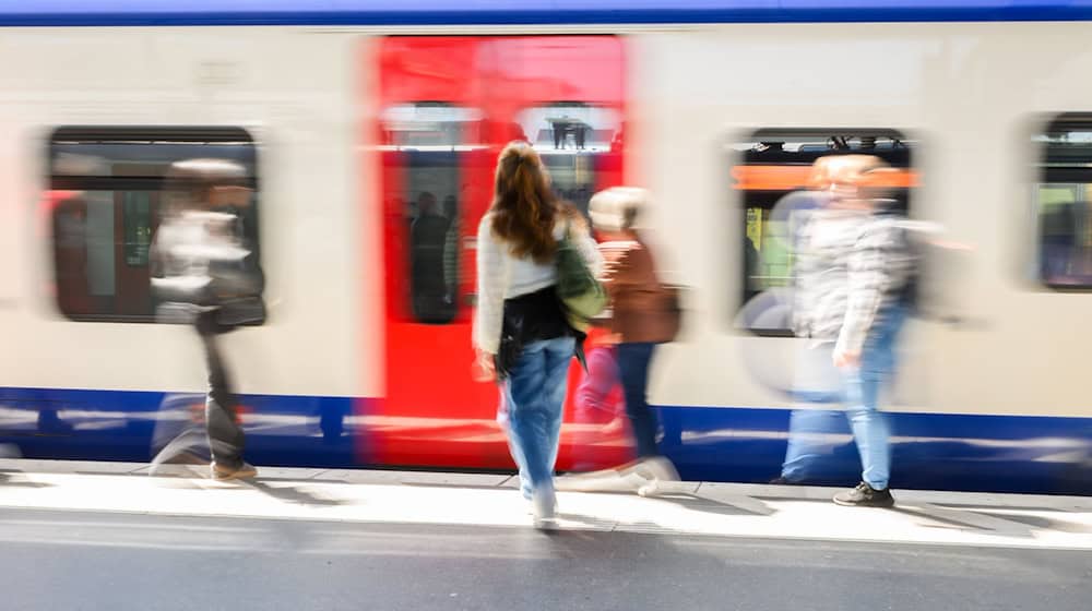 Betroffen waren laut S-Bahn Hannover die Linien S1, S2, S5 und S21. (Symbolbild) / Foto: Julian Stratenschulte/dpa