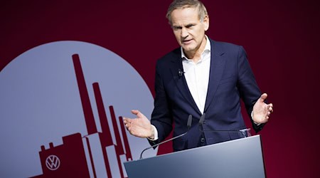 Oliver Blume beim Festakt zu 80 Jahre Mitbestimmung bei VW: «Kein Gegensatz zur Unternehmensführung». / Foto: Moritz Frankenberg/dpa