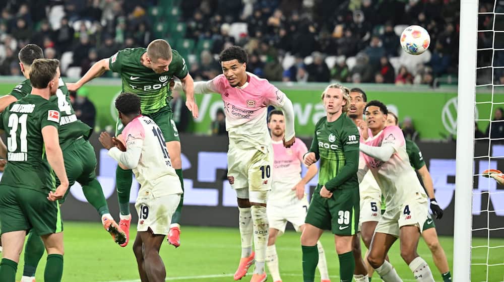 Das Kopfballtor von Denis Vavro war für den VfL Wolfsburg zu wenig. / Foto: Swen Pförtner/dpa