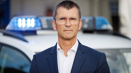 Der Osnabrücker Polizeipräsident Friedo de Vries will im Katastrophenmanagement enger mit den Niederlanden und NRW zusammenarbeiten - ein Projekt stellt die Energieversorgung im Krisenfall in den Mittelpunkt. (Archivbild) / Foto: Friso Gentsch/dpa