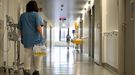 Die Tätigkeiten der Pflegekräfte werden minutengenau erfasst. / Foto: Shireen Broszies/dpa