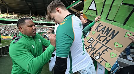 Fan-Liebling in Bremen: Der Brasilianer Ailton beim Abschiedsspiel von Diego. (Archivbild) / Foto: Carmen Jaspersen/dpa