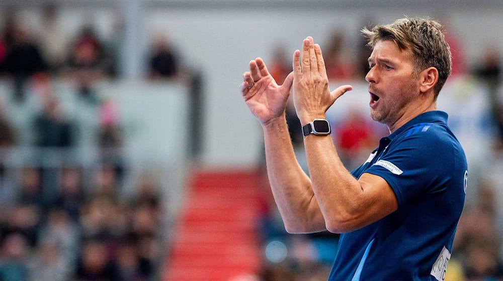Trainer Christian Prokop und die TSV Hannover-Burgdorf spielten gegen die Füchse Berlin. (Archivbild) / Foto: Julius Frick/dpa