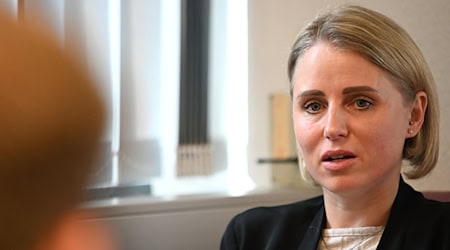 Die AfD-Abgeordnete Behrendt machte Schlagzeilen, als der Landtag im November ihre Immunität aufhob. Wegen mutmaßlich hetzerischer Internet-Posts bereitet die Staatsanwaltschaft Göttingen eine Anklage gegen sie vor. (Archivbild) / Foto: -/dpa