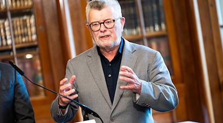 Gerhard Wegner, Antisemitismusbeauftragter von Niedersachsen, hofft nach Sydney auf eine klare Reaktion der Politik. (Archivbild)  / Foto: Michael Matthey/dpa