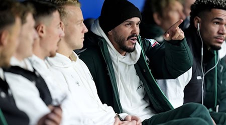 Leonardo Bittencourt sitzt beim Nord-Derby gegen den Hamburger SV auf der Bank.  / Foto: Marcus Brandt/dpa