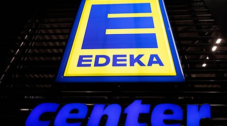 Beim Edeka-Zentrallager im Landkreis Ludwiglust-Parchim haben sich Gewerkschaft und Arbeitgeber auf mehr Geld geeinigt. (Archivbild) / Foto: Thomas Banneyer/dpa