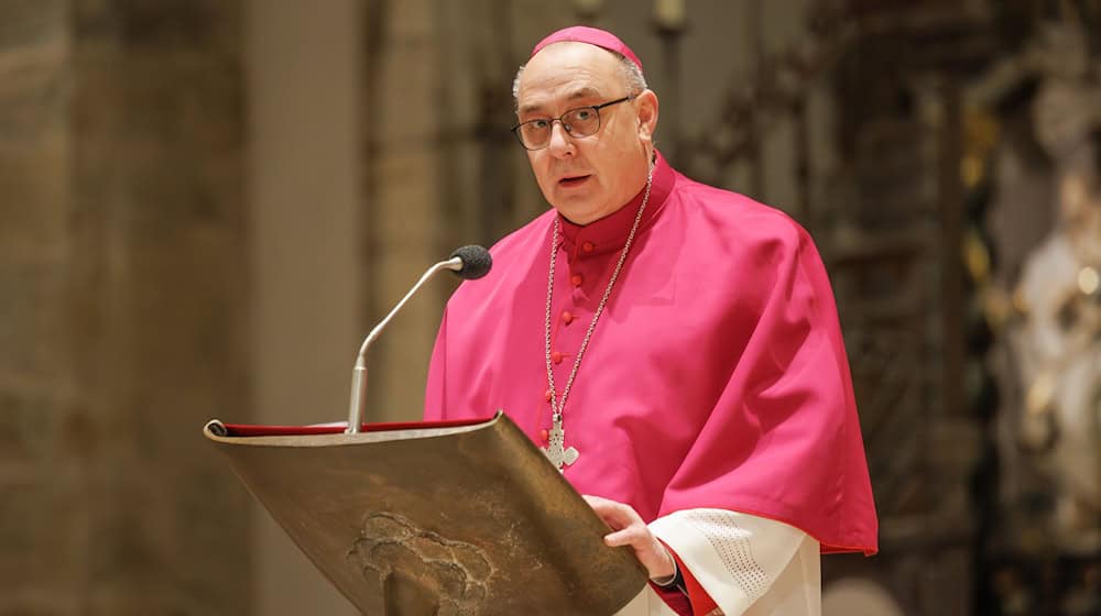 Der Osnabrücker Bischof Dominicus Meier hat die Gläubigen dazu aufgerufen, sich für demokratische Verhältnisse einzusetzen. (Archivbild) / Foto: Friso Gentsch/dpa