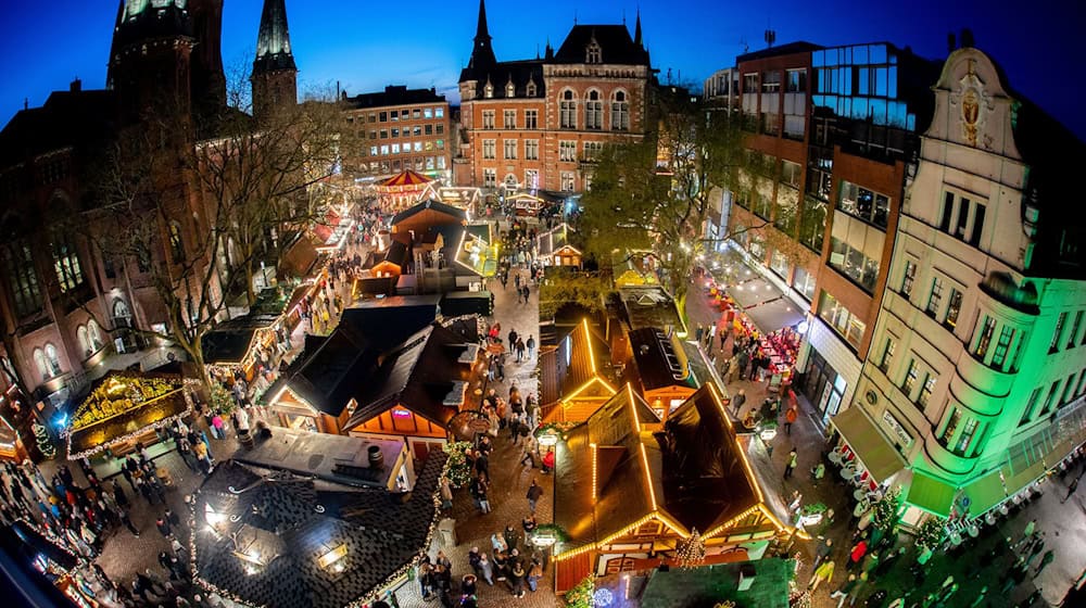 Ein 32-Jähriger soll zwei Mülltonnen auf dem Lamberti-Markt in Brand gesetzt haben. (Illustration) / Foto: Hauke-Christian Dittrich/dpa