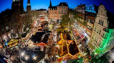 Ein 32-Jähriger soll zwei Mülltonnen auf dem Lamberti-Markt in Brand gesetzt haben. (Illustration) / Foto: Hauke-Christian Dittrich/dpa