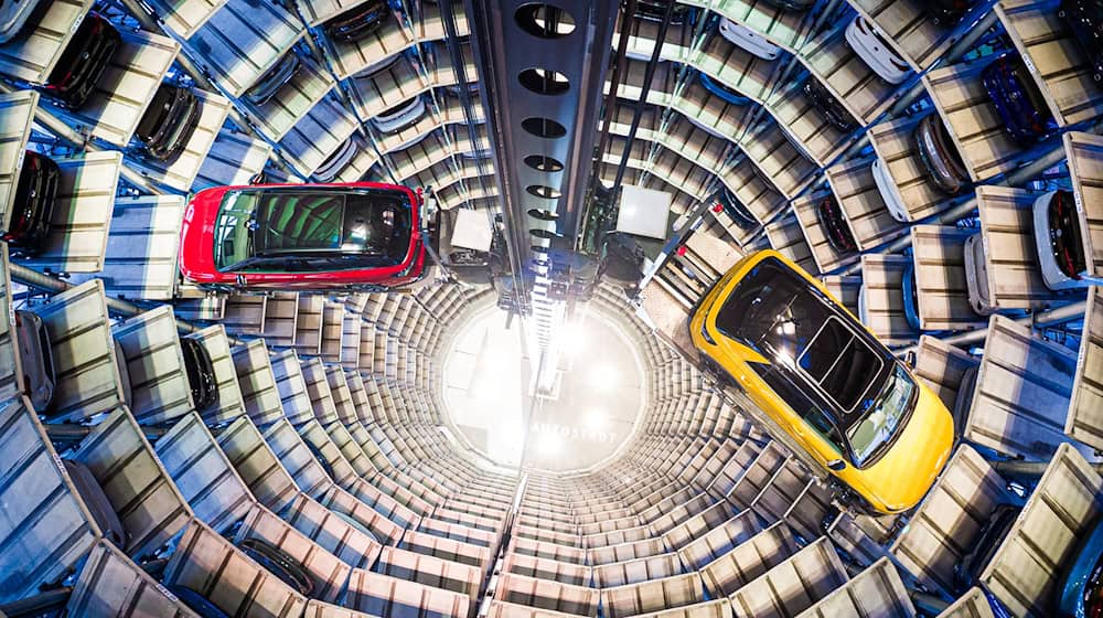 Der operative Gewinn der deutschen Autobauer sackte im dritten Quartal weiter ab. (Symbolfoto) / Foto: Moritz Frankenberg/dpa