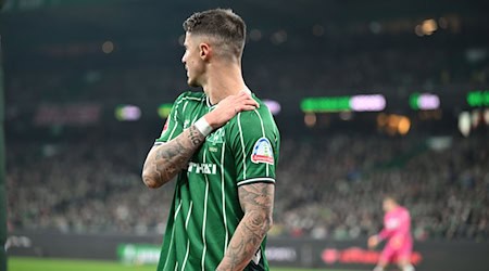 Werder bangt vor dem Spiel in Augsburg um Kapitän Marco Friedl. (Archiv) / Foto: Carmen Jaspersen/dpa