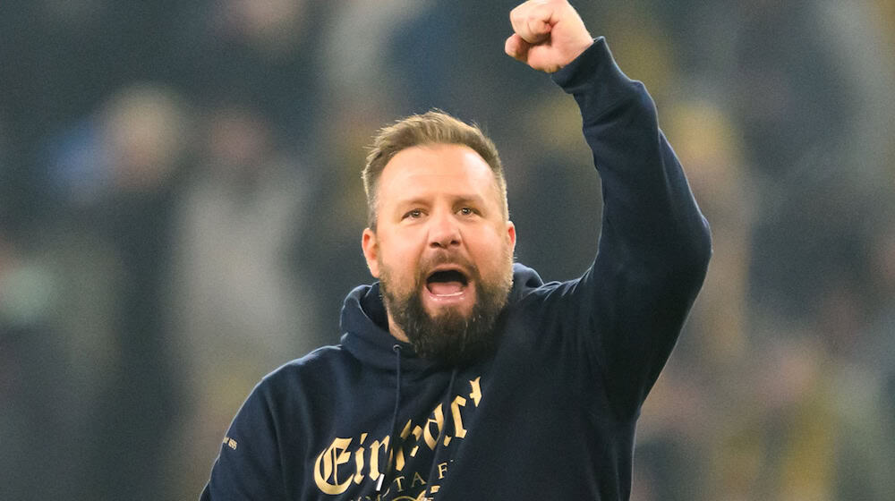 Schalke-Fan und Braunschweig-Trainer Heiner Backhaus. / Foto: Robert Michael/dpa