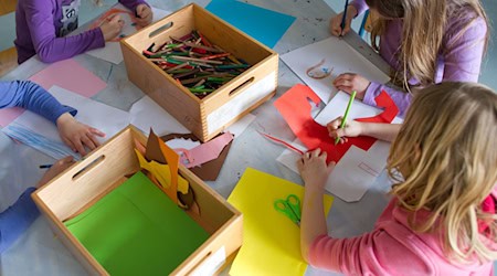 Der Anspruch auf Ganztagsbetreuung wird zunächst für Erstklässler eingeführt. (Archivbild) / Foto: Uwe Anspach/dpa