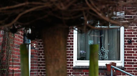 Die Tat passierte in einem Einfamilienhaus. (Archivbild)  / Foto: Marcus Golejewski/dpa