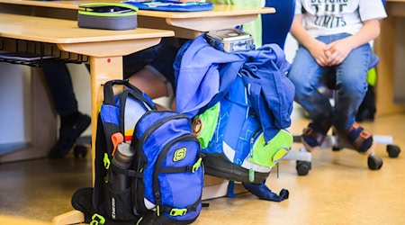 Schulpsychologen beraten die Grundschule jetzt. (Symbolbild) / Foto: Julian Stratenschulte/dpa