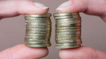 Gleiche Arbeit und gleiche Qualifikation bedeuten nicht immer gleicher Lohn. (Symbolbild) / Foto: Sebastian Kahnert/dpa