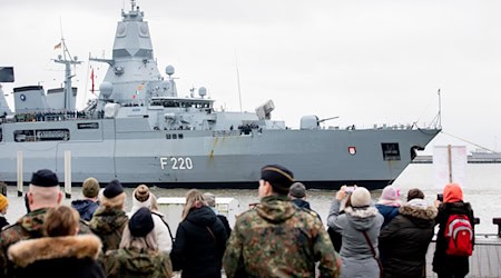Kurz vor Weihnachten ist die Fregatte «Hamburg» von einem Nato-Einsatz nach Wilhelmshaven zurückgekehrt.  / Foto: Hauke-Christian Dittrich/dpa