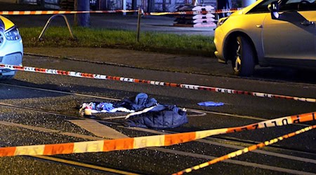 Ein Fußgänger ist von einer Straßenbahn erfasst worden.  / Foto: Jörn Hüneke/dpa