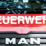 Ein größeres Feuer in Dransfeld hat mehrere Ortsfeuerwehren auf den Plan gerufen. (Symbolbild) / Foto: Hauke-Christian Dittrich/dpa