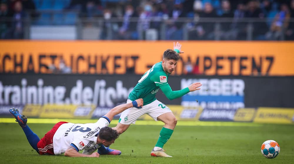 Letztmaliges Duell in der 2. Liga: Bremens Romano Schmid im Kampf um den Ball. / Foto: Christian Charisius/dpa