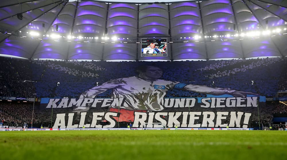 Die Choreographie der HSV-Fans vor dem Nordderby gegen Werder Bremen. / Foto: Christian Charisius/dpa