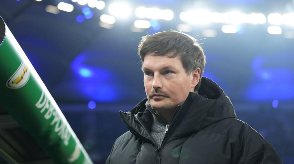 Trainer Merlin Polzin hofft auf einen Einsatz der Leistungsträger Yussuf Poulsen und Daniel Elfadli im Derby.  / Foto: Marcus Brandt/dpa