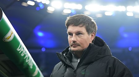 Trainer Merlin Polzin hofft auf einen Einsatz der Leistungsträger Yussuf Poulsen und Daniel Elfadli im Derby.  / Foto: Marcus Brandt/dpa