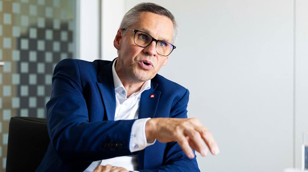 Thorsten Gröger, Bezirksleiter der IG Metall in Niedersachsen und Sachsen-Anhalt: «Natürlich schadet eine zu lange Debatte.» (Archivbild) / Foto: Michael Matthey/dpa