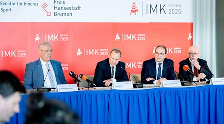 Bei der zurückliegenden Innenministerkonferenz in Bremerhaven saß Alexander Dobrindt (CSU) als neuer Bundesinnenministerium erstmalig mit am Tisch. (Archivfoto) / Foto: Hauke-Christian Dittrich/dpa